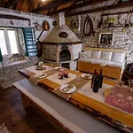 House Mala Kuca *