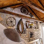 House Mala Kuca *