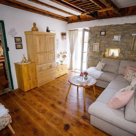 House Mala Kuca Oklaj