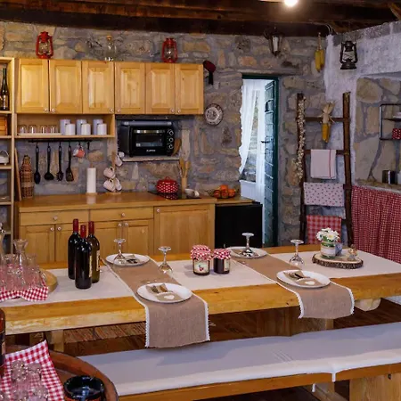 House Mala Kuca Holiday home Oklaj
