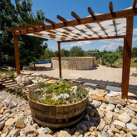 Holiday home House Mala Kuca Oklaj