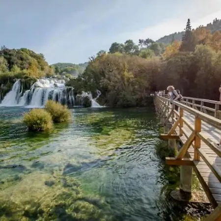 House Mala Kuca בית נופש