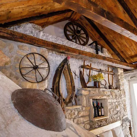 House Mala Kuca *
