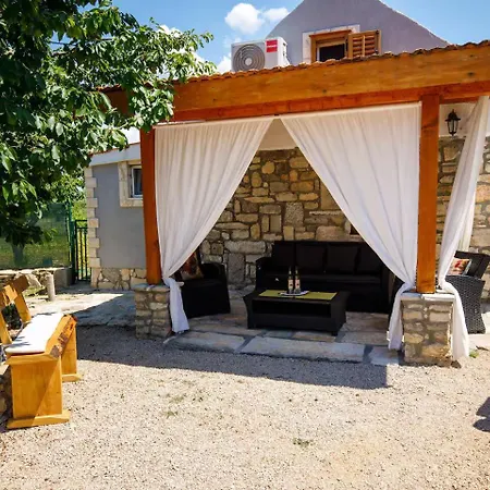 House Mala Kuca בית נופש