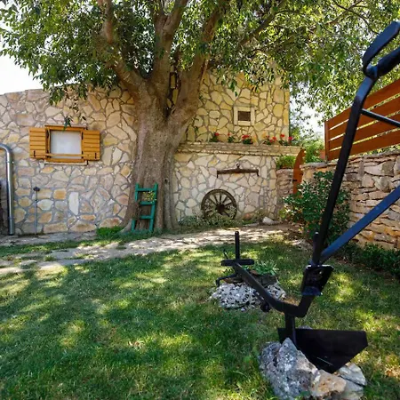 House Mala Kuca בית נופש