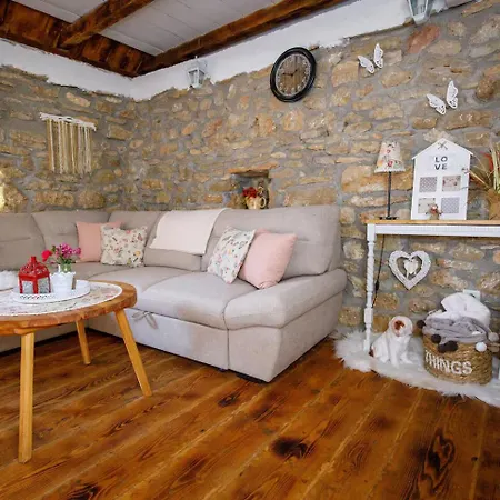 House Mala Kuca Holiday home Oklaj