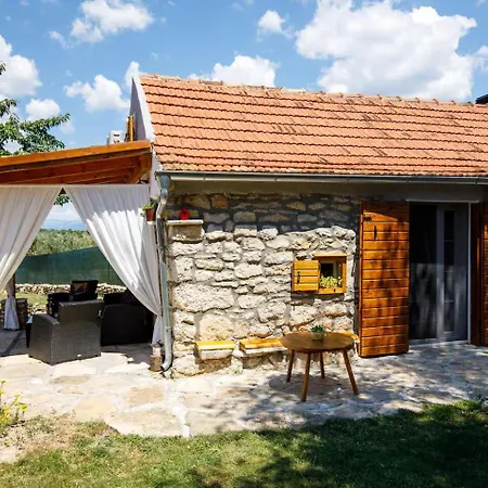 House Mala Kuca Oklaj