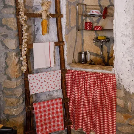 House Mala Kuca Oklaj